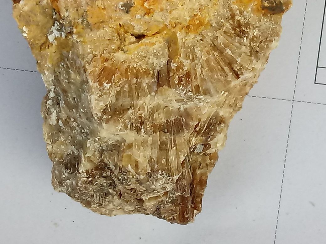 Duzy krysztal, mineral, surowy. Ukraina