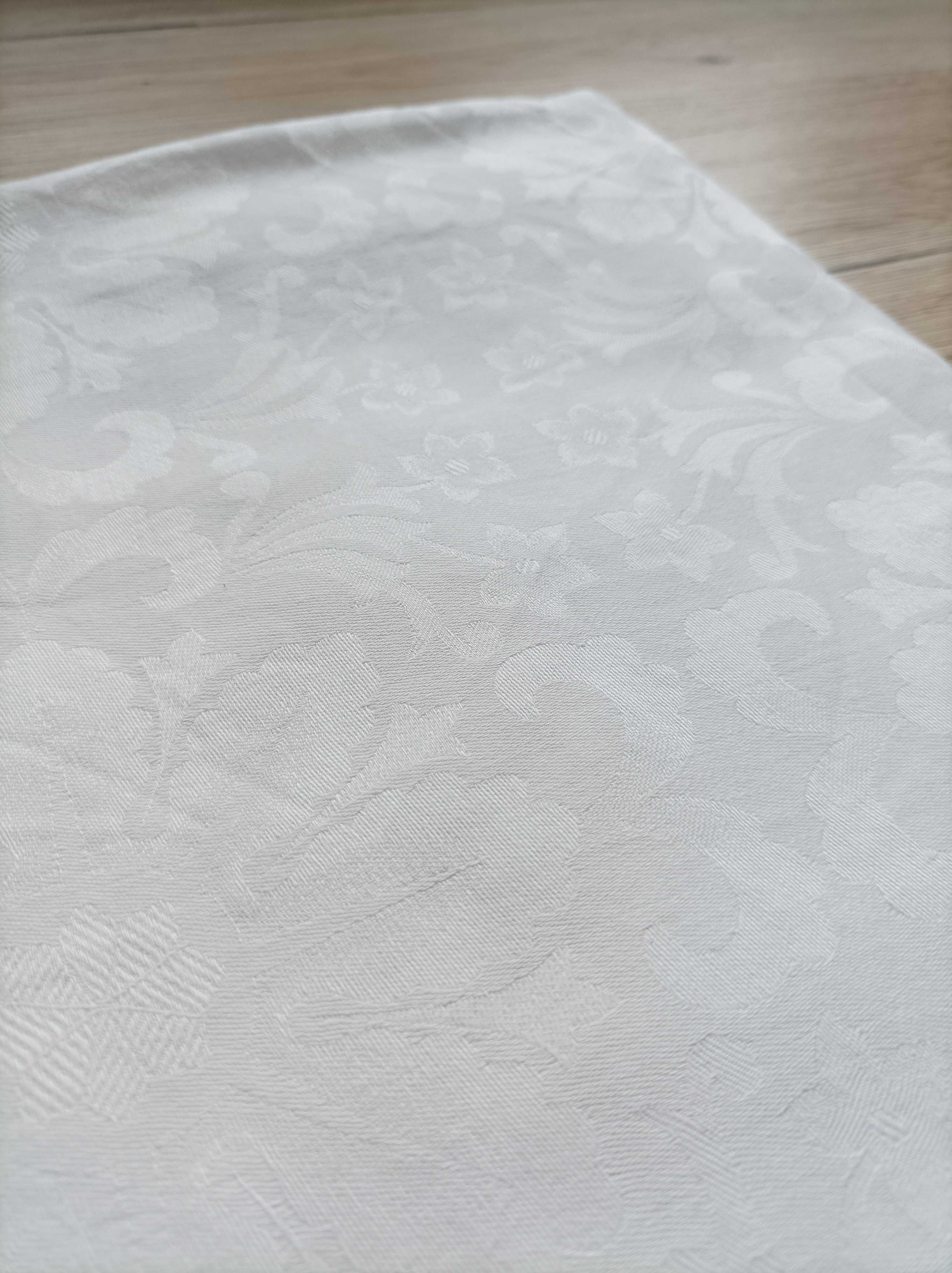 Biały obrus 120x80 cm