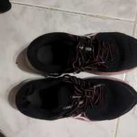 Sapatilhas Asics em bom estado