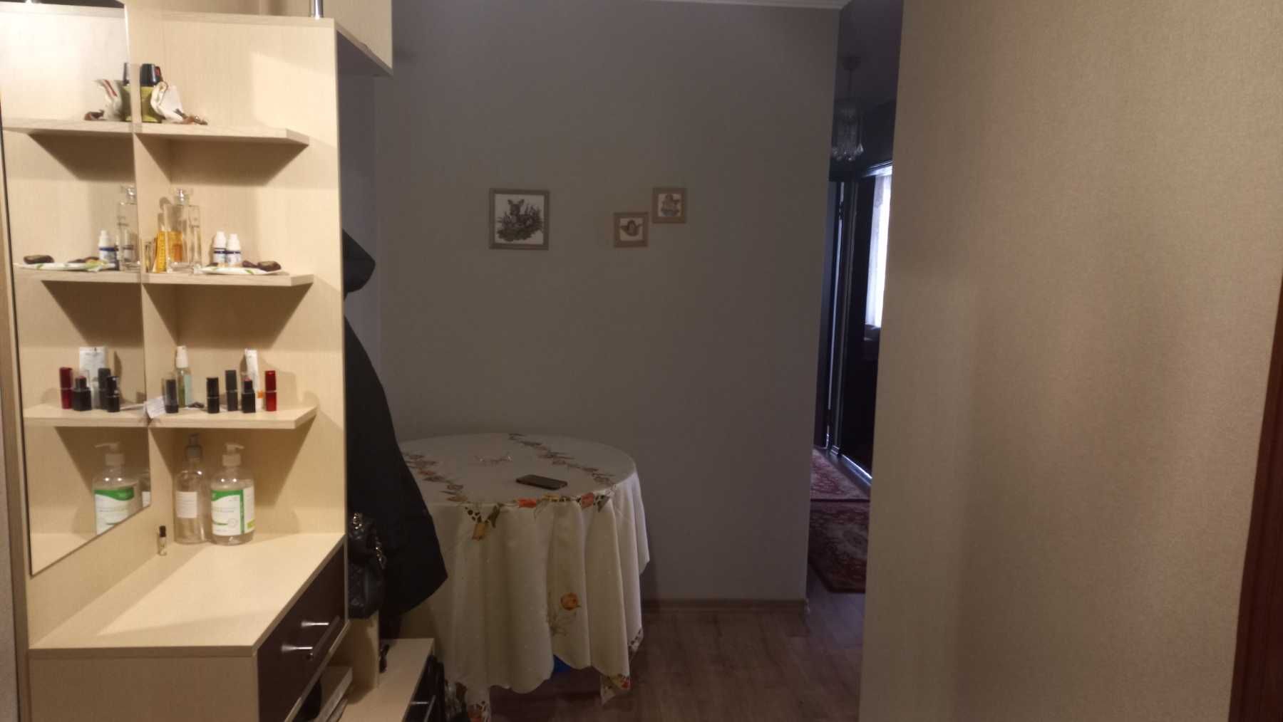 Продам 3 - х кімнатну квартиру в районі Митниця