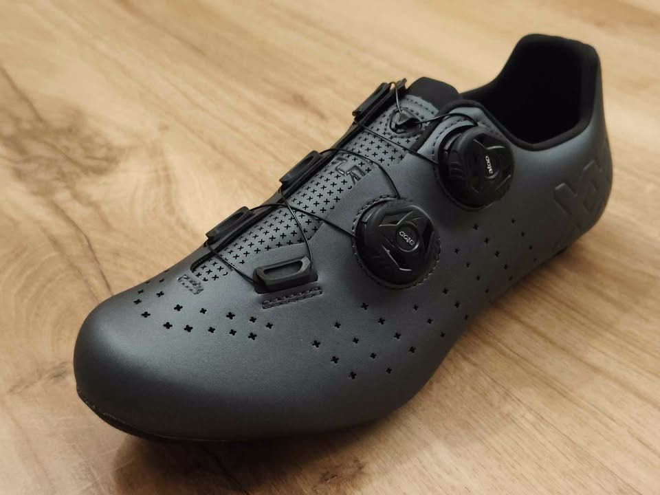Sapatos de Ciclismo Profissionais FLR F-9 Carbon