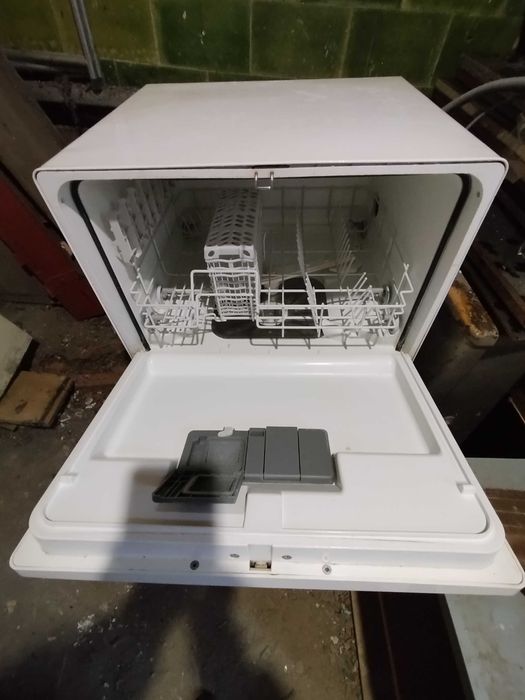 Посудомийна машина ELECTROLUX ESF 2440 продам