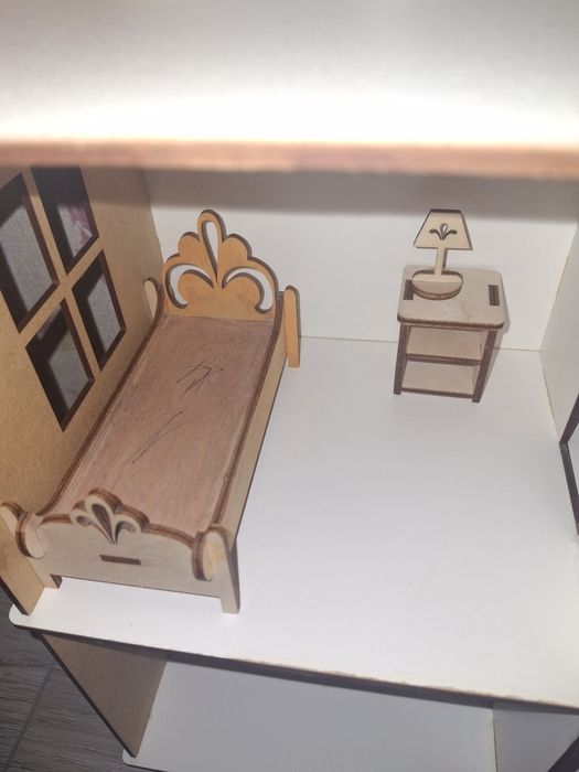 Великий двоповерховий ляльковий будиночок з меблями