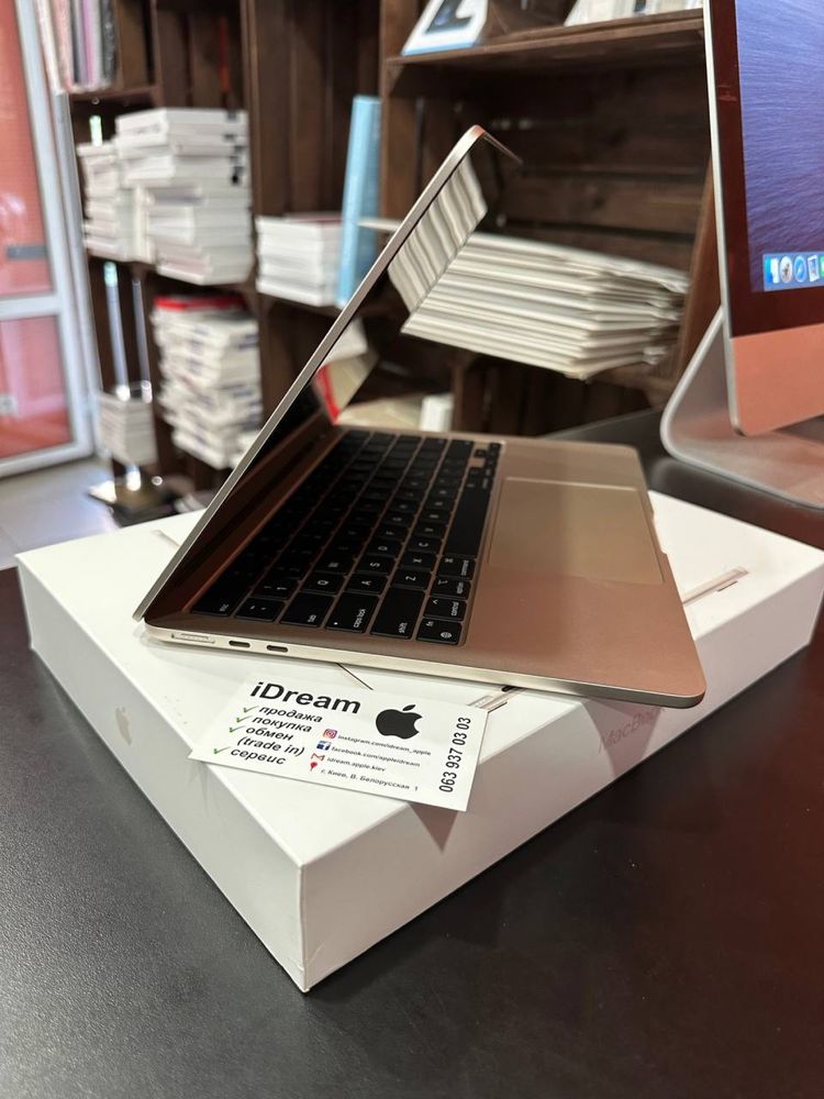 Apple MacBook Air 13.6 2022 256 gb Starlight MLY13 НОВИЙ: open-box