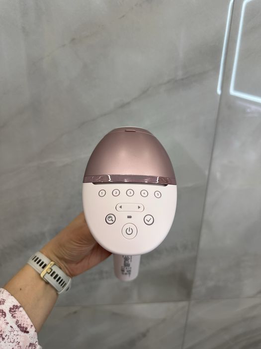 Фотоепілятор Philips Lumea IPL 9000