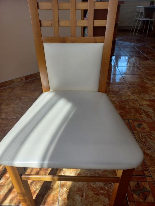 Zestaw mebli,(2×komoda,stół, 6 krzeseł).