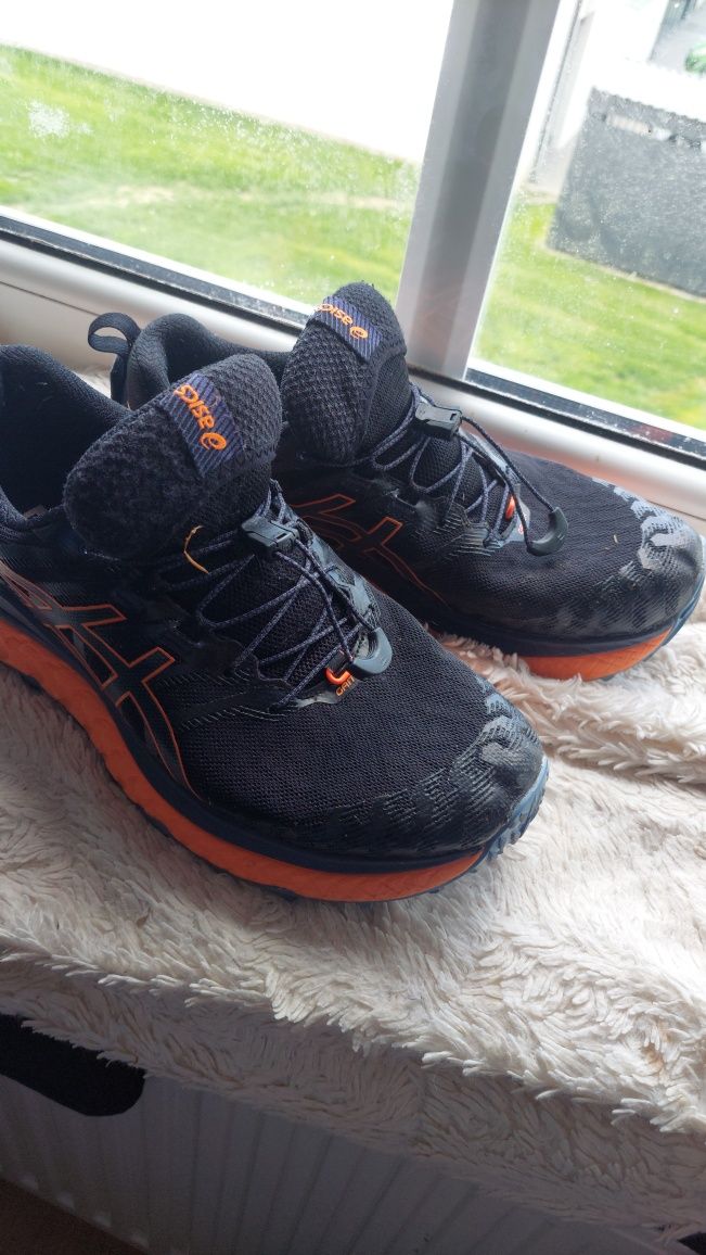 Buty asics trabuco max