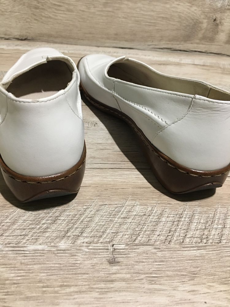 Женские кожаные туфли низкий каблук 39,5-40 р./жіночі шкіряні туфлі