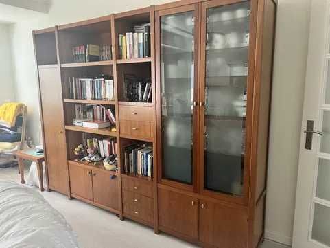 Móvel com vitrine e estante madeira maciça
