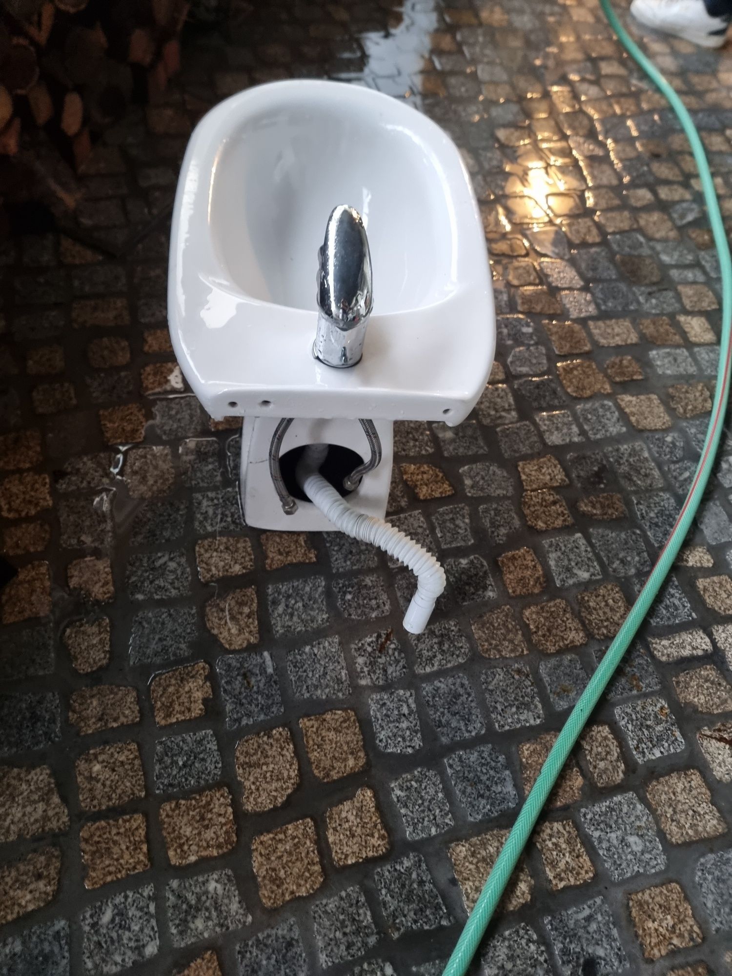 Bidé com torneira