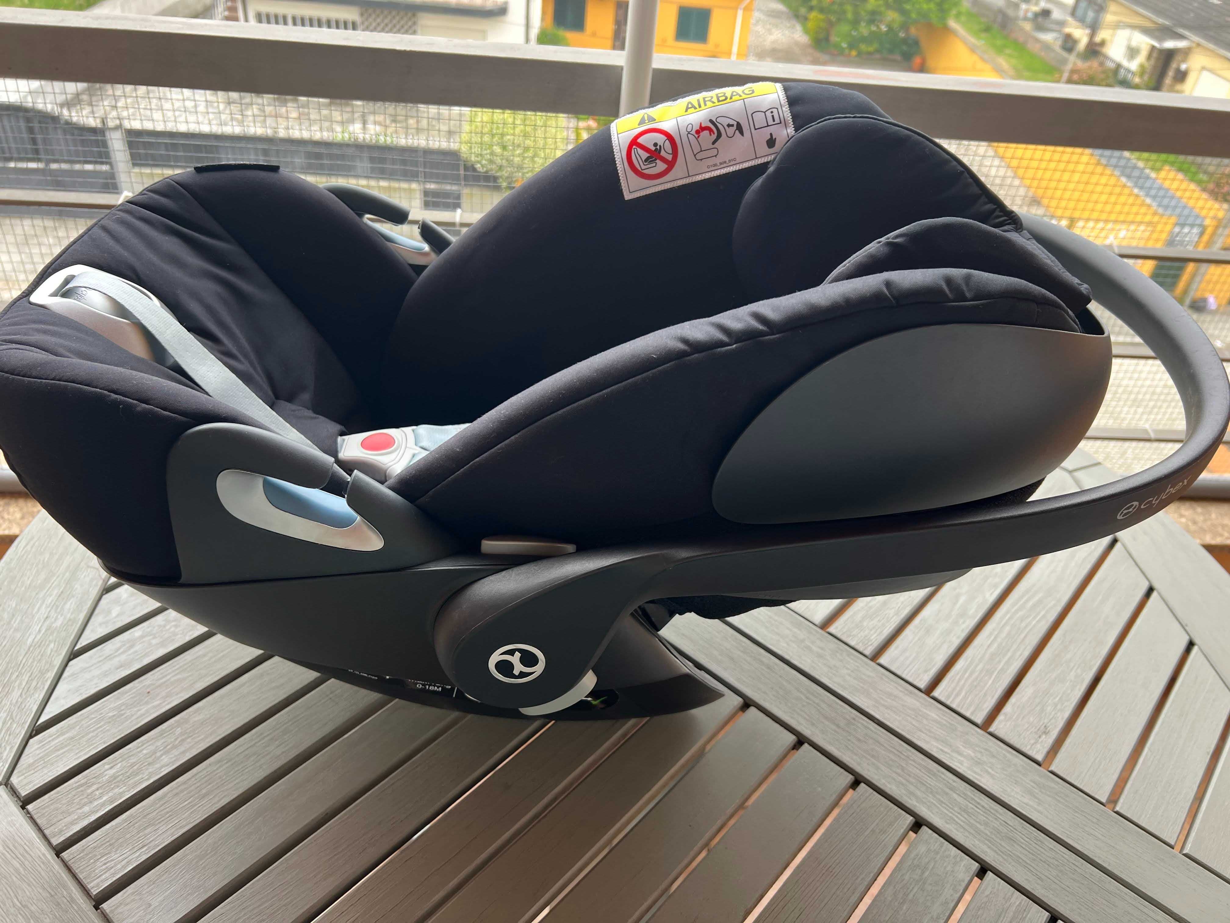 A cadeira auto Cloud T i-Size + Kit para Bebé SensorSafe + Adaptador