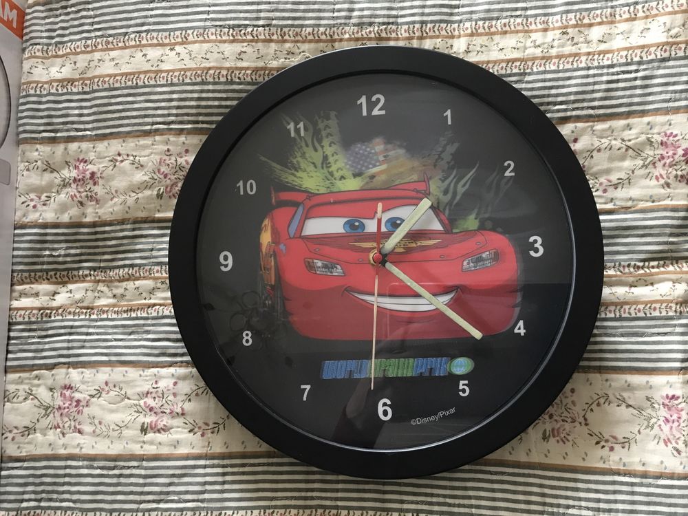 Настінний годинник в дитячу кімнату