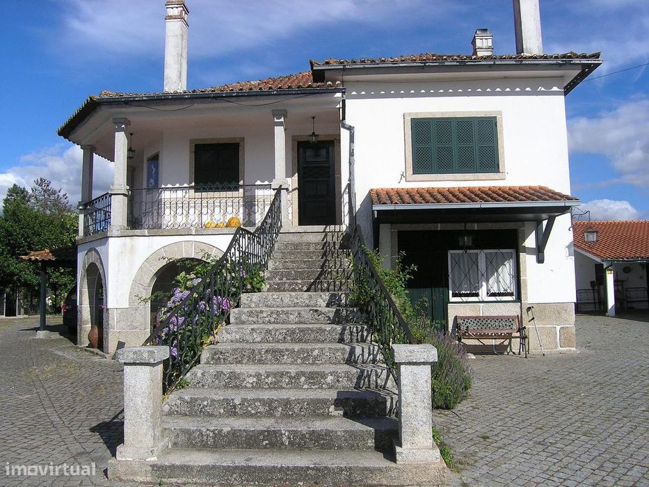 T2 / aquecimento central / garagem