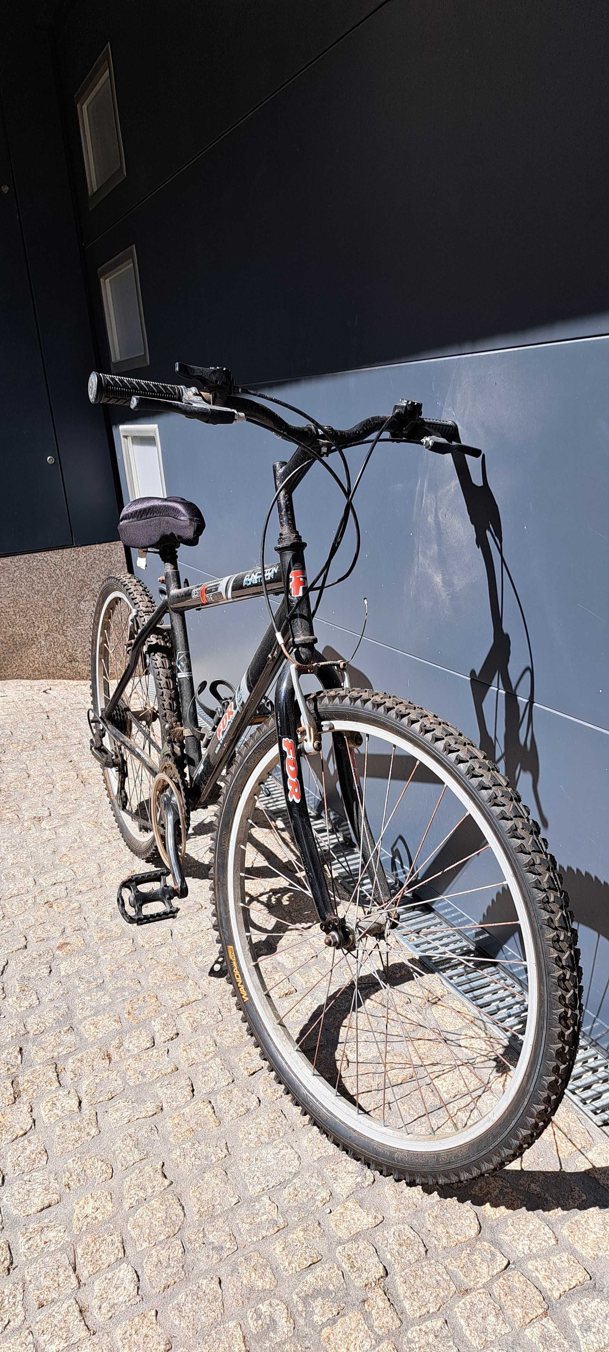 Bicicleta preta 26"