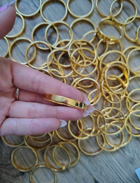 Złote obrączki na serwetki