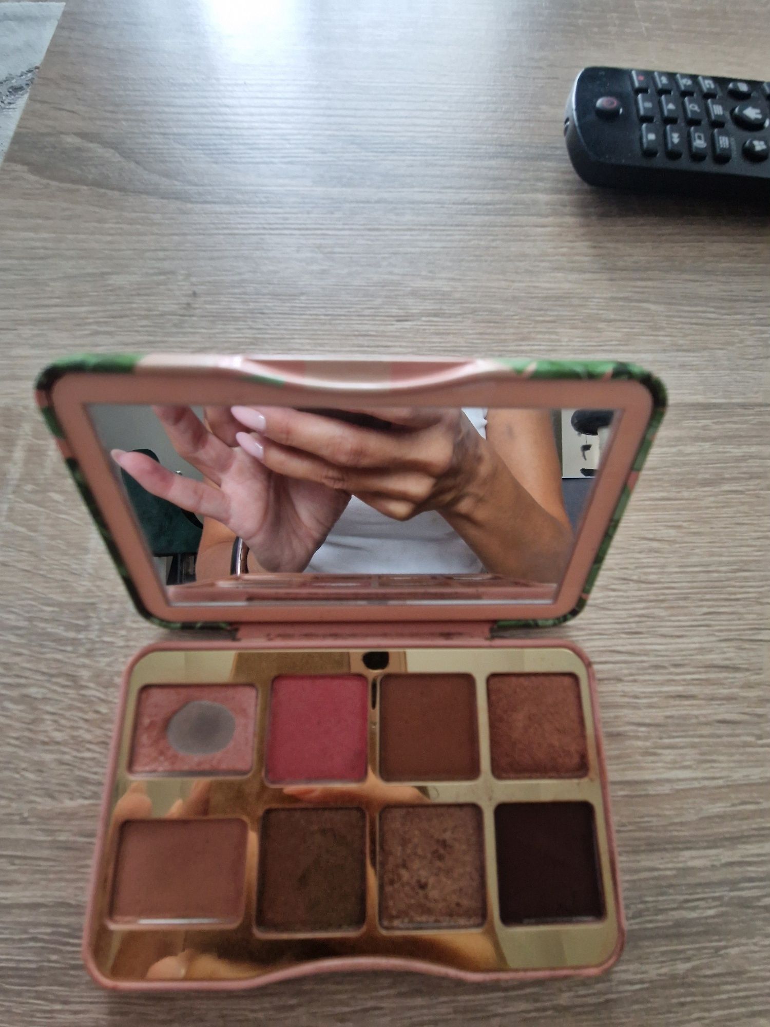 Paleta Too Faced shake your palm palms