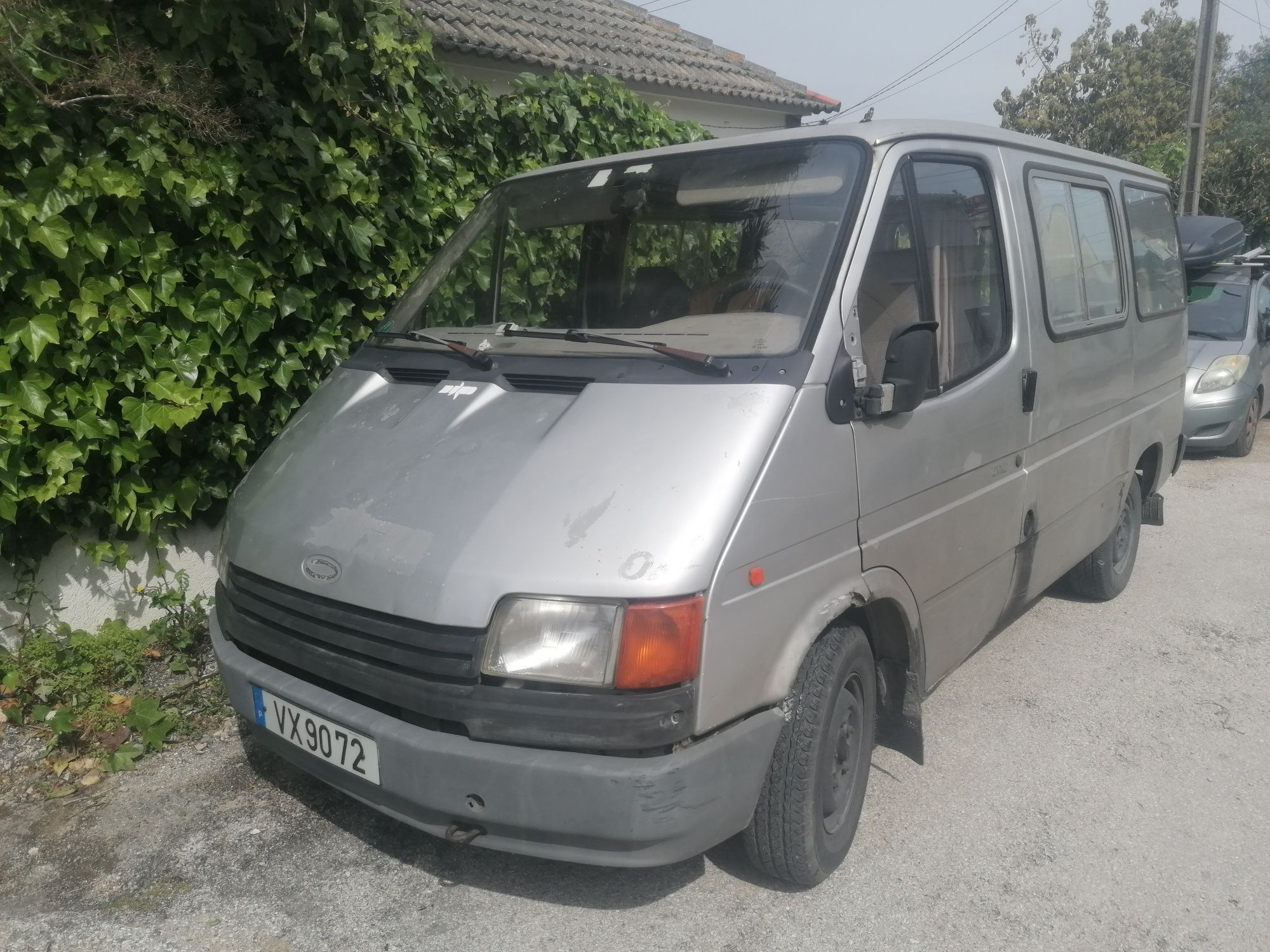 Ford Transit L100 - 9 lugares