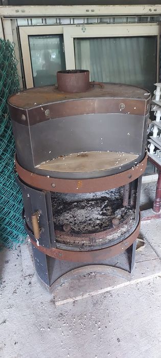 Piec szamotowy do ogrzewania budynk, wewnętrzny.