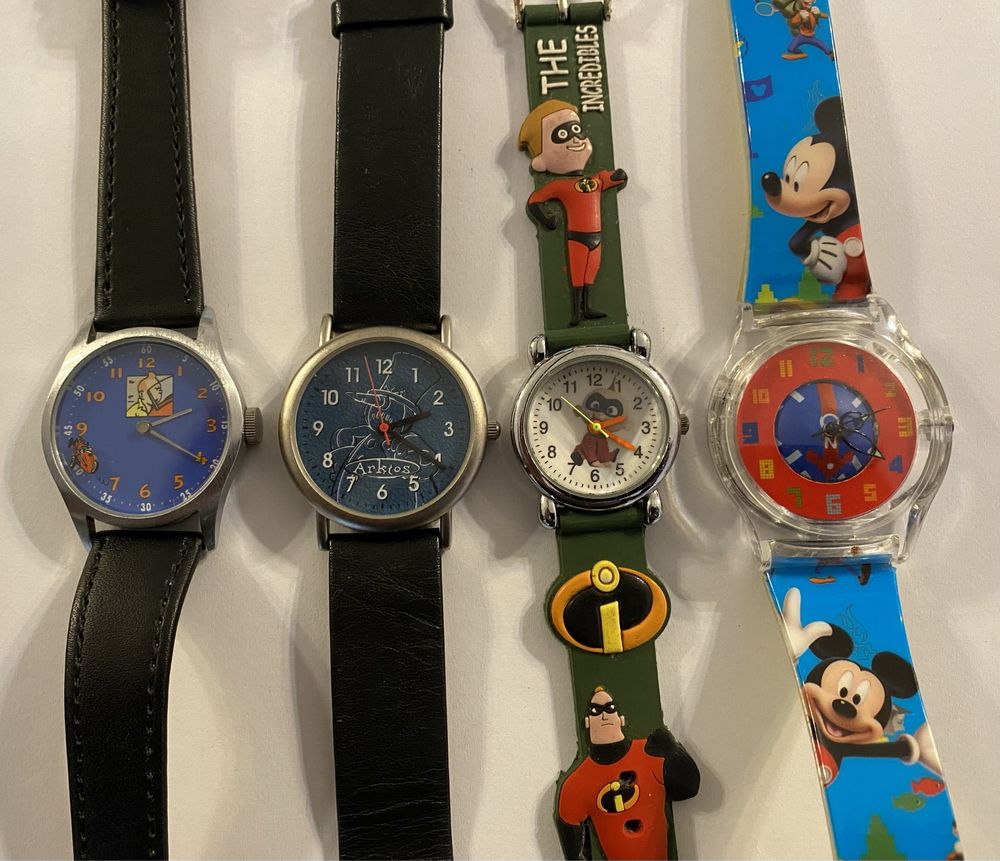 4 relógios, Arktos tabaluga, Tintin, mickey mouse, the incredibles