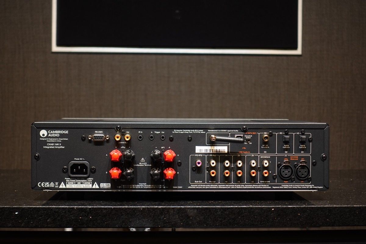 Wzmacniacz stereofoniczny Cambridge Audio CXA81 MKII Outlet