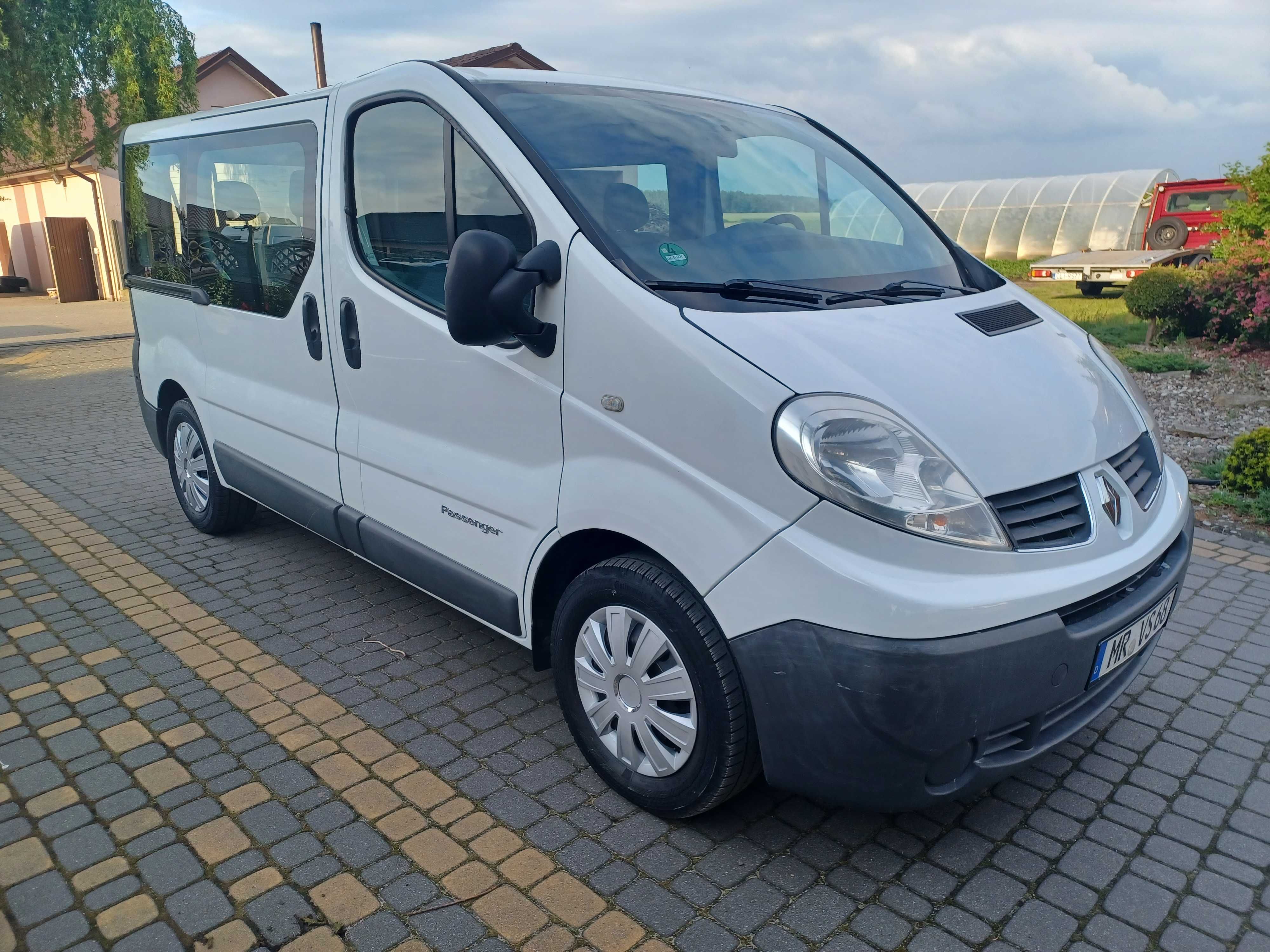 Renault Trafic 2.0 dci 115km 9 osob klima elektryka z Niemiec