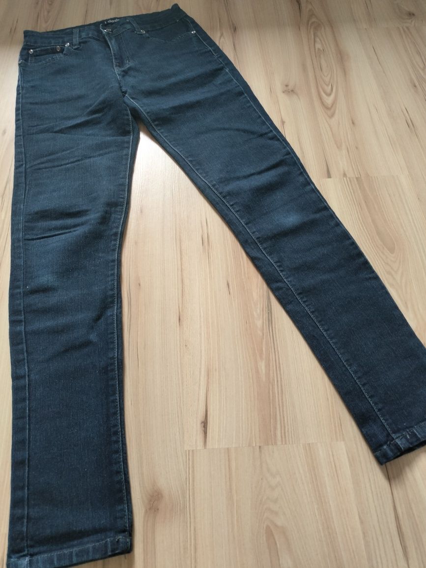 Granatowe jeansy damskie