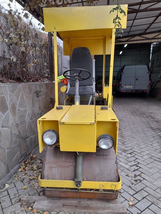 Каток дорожный -ДУ54