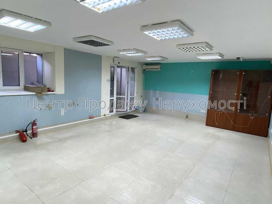 Продам приміщення біля метро Ярослава Мудрого