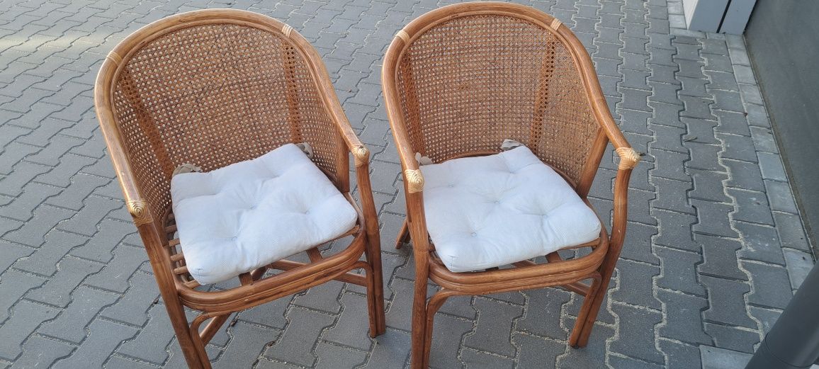 4 krzesla boho z rattanu z plecionką wiedeńską.