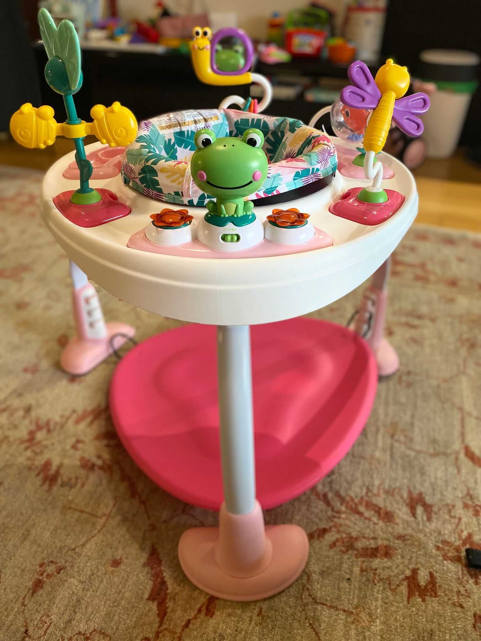 Trampolim/mesa de bébé com brinquedos sensoriais NOVO