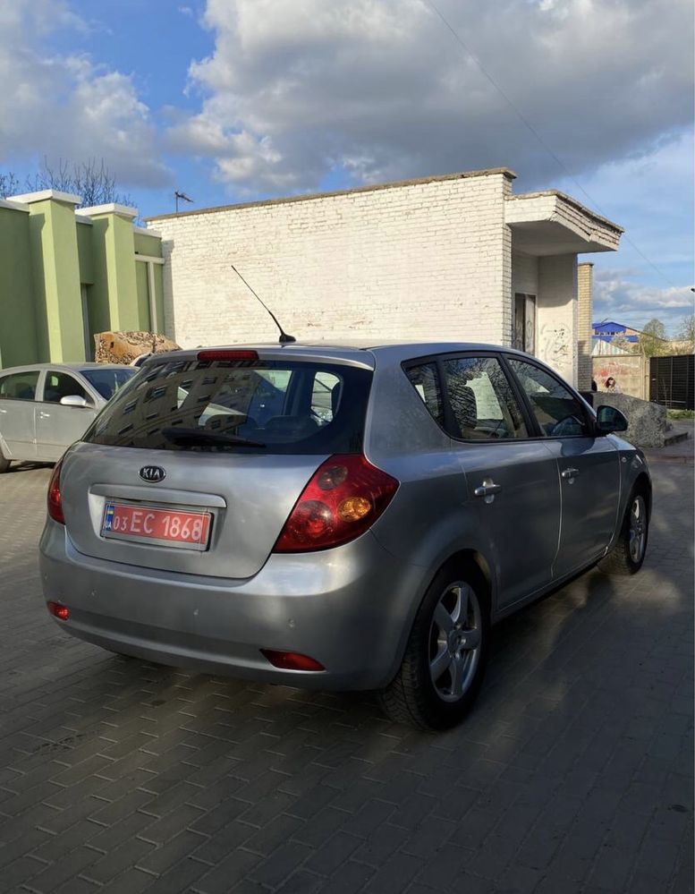 KIA ceed 2007p.  1.4 газ/бензин