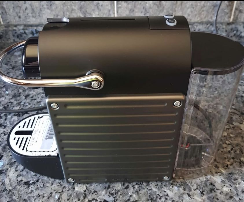 Máquina de café Nespresso nova