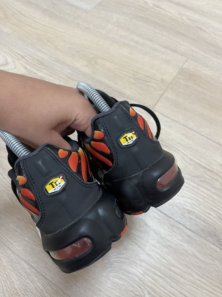 nike tn orange tiger