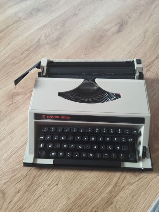 Máquina de escrever Rover 3000