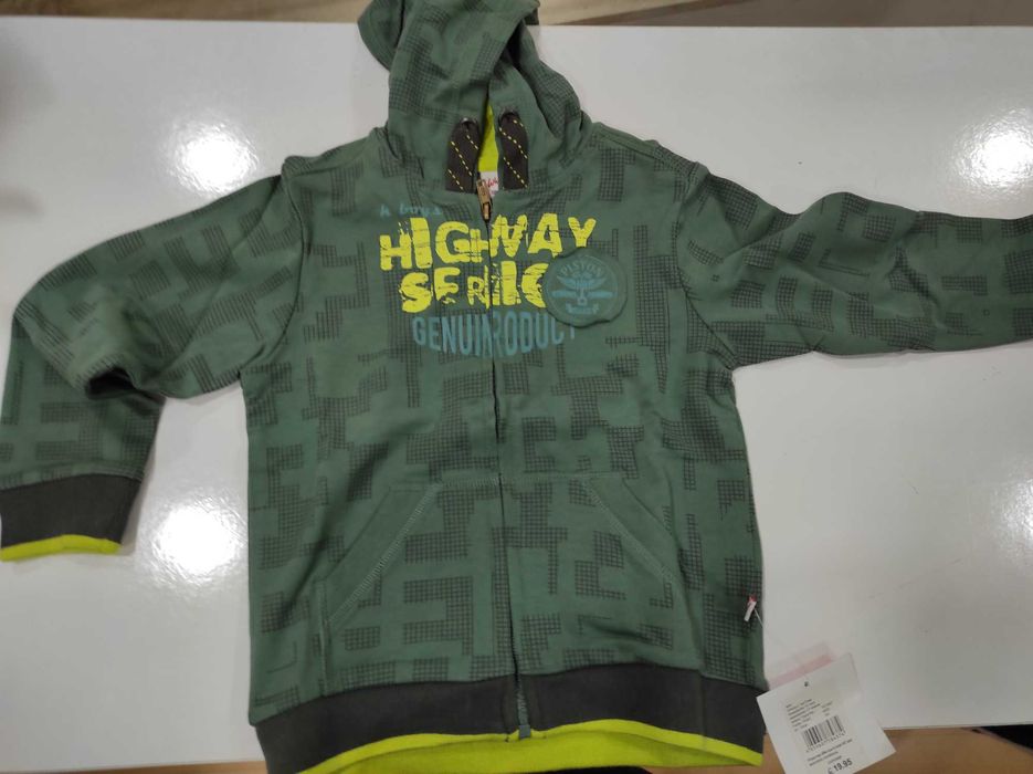 Casacos de Menino Vários modelos e cores Tamanho 4 Anos. Novos