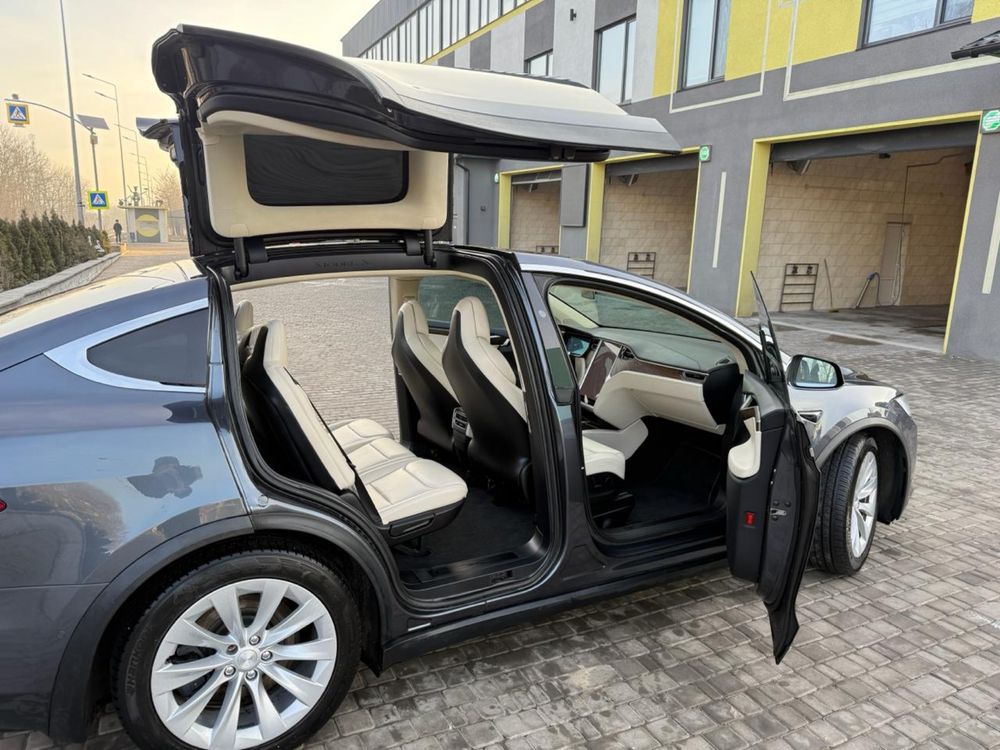 Продам Tesla Model X
