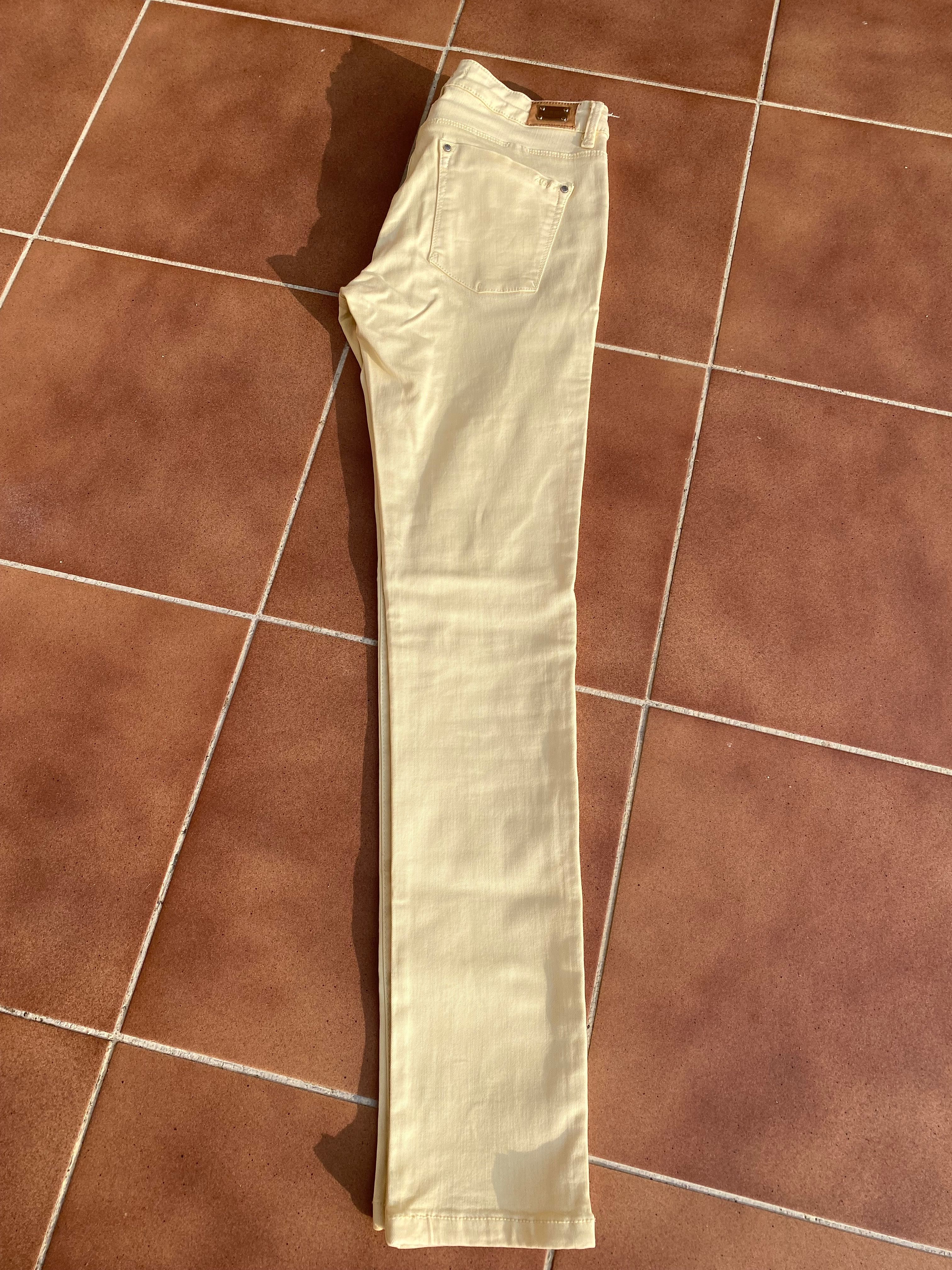 Calça marca Zara cor amarelo clarinho