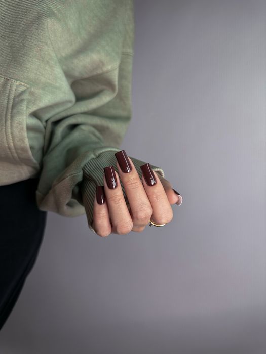 Манікюр та педикюр у студії