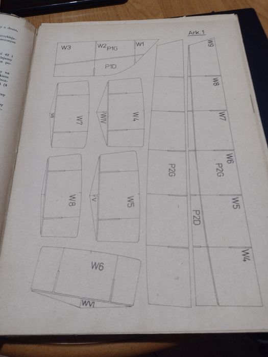 Model kartonowy mały modelarz szerszeń