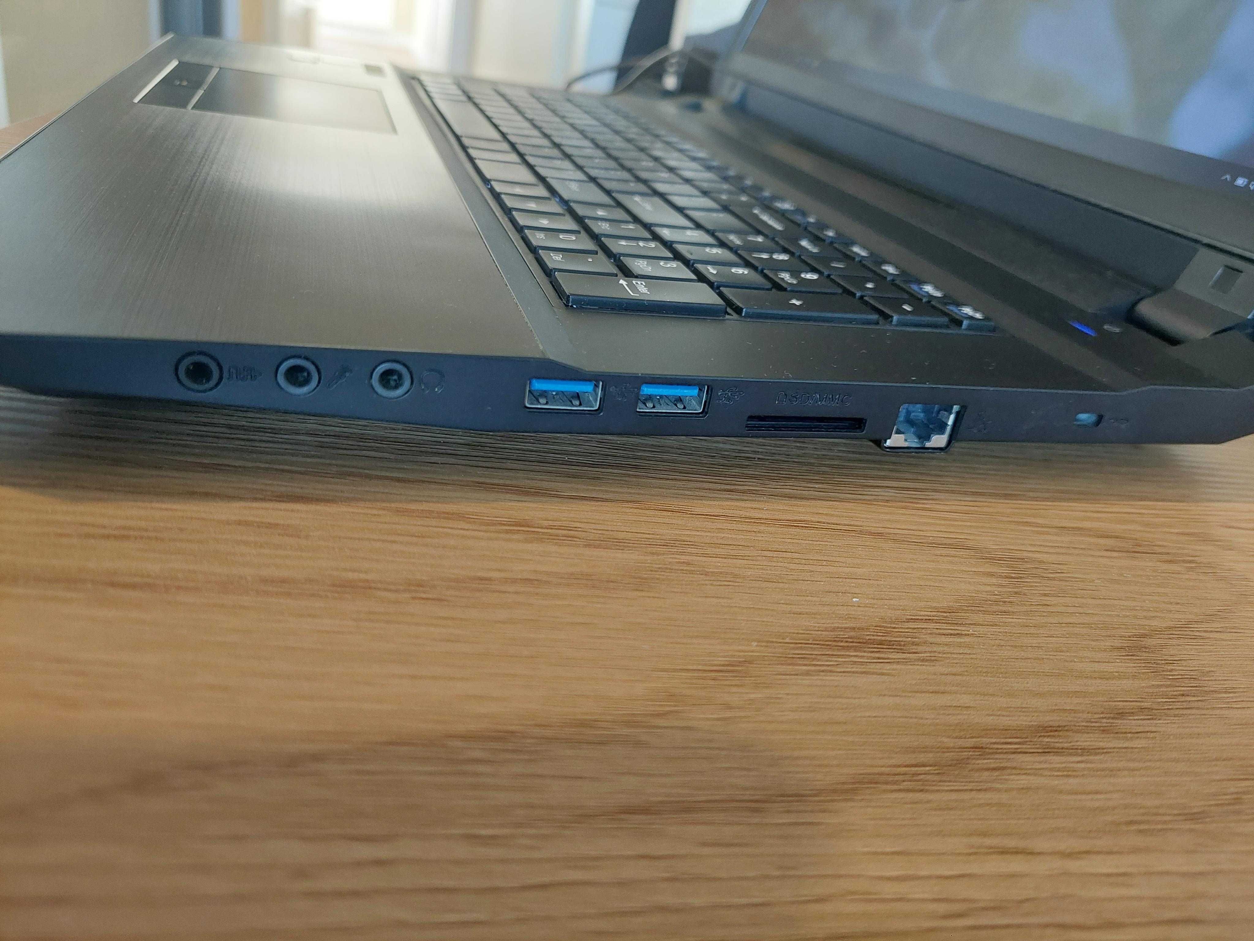 Clevo P670RG 17.3" - i7-6700HQ, GTX 980M 8GB, 32GB RAM, 512 GB SSD
