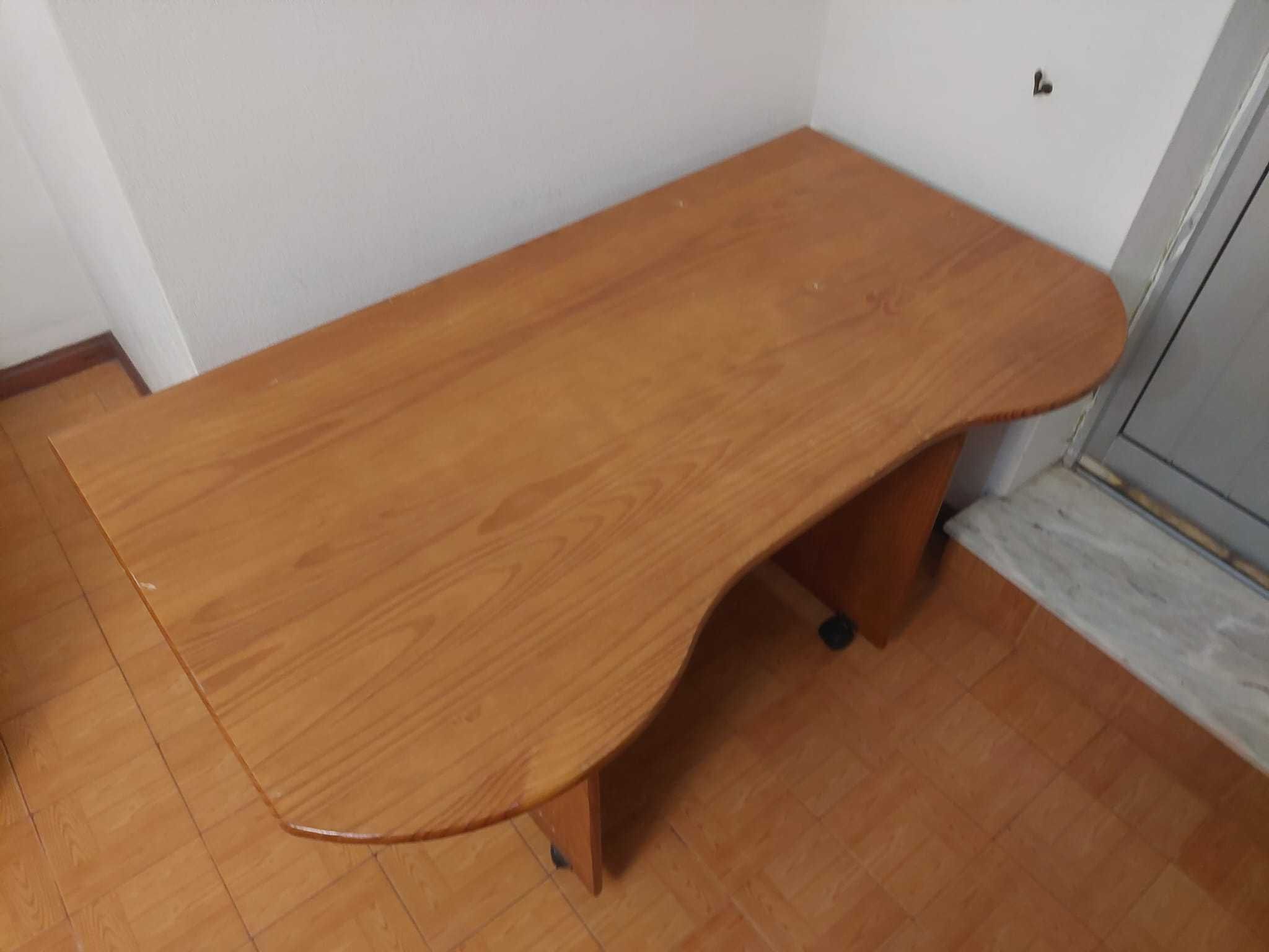 Secretaria castanho claro