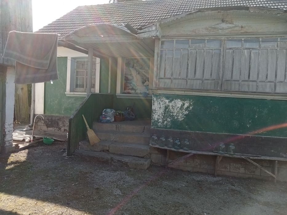 Будинок в селі Малі Вікнини