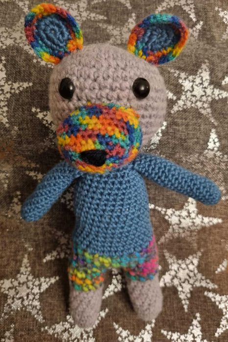 Maskotka wykonana z włóczki