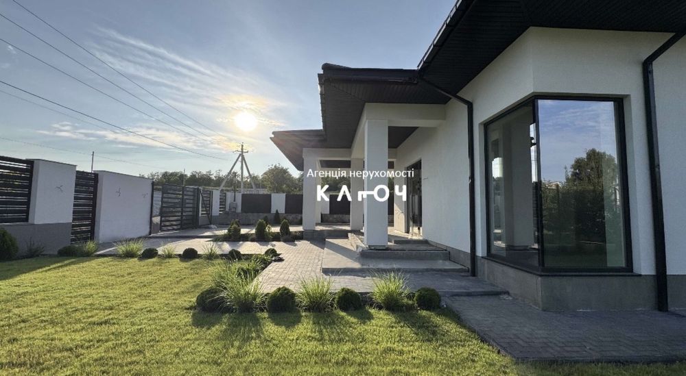Продаж якісного, сучасного та стильного будинку