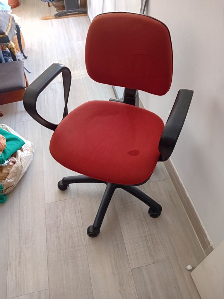 Cadeira para escritório com rodas