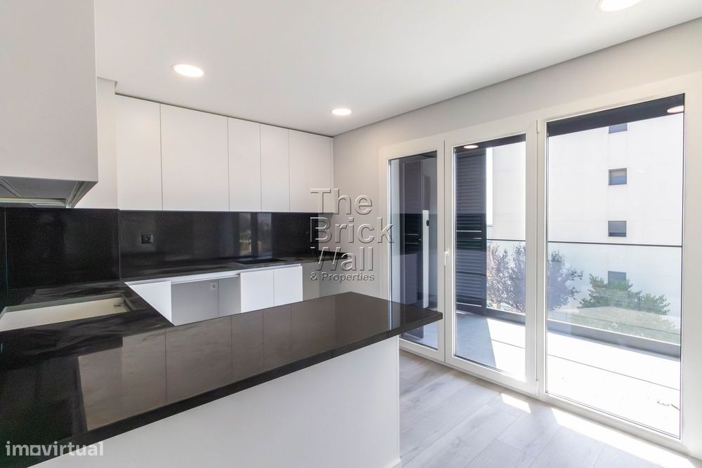 Apartamento T3 novo com  garagem para 2 carros no Sobralinho