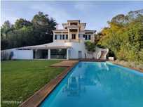 Moradia T4+1 com piscina e jardim, inserida num lote de 1.360 m² em Al