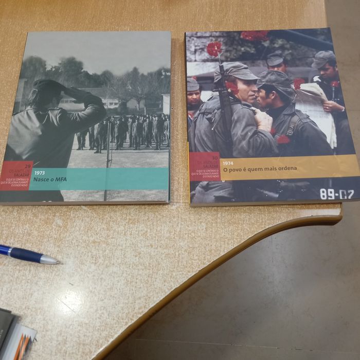 Dois livros da revolução  de Abril