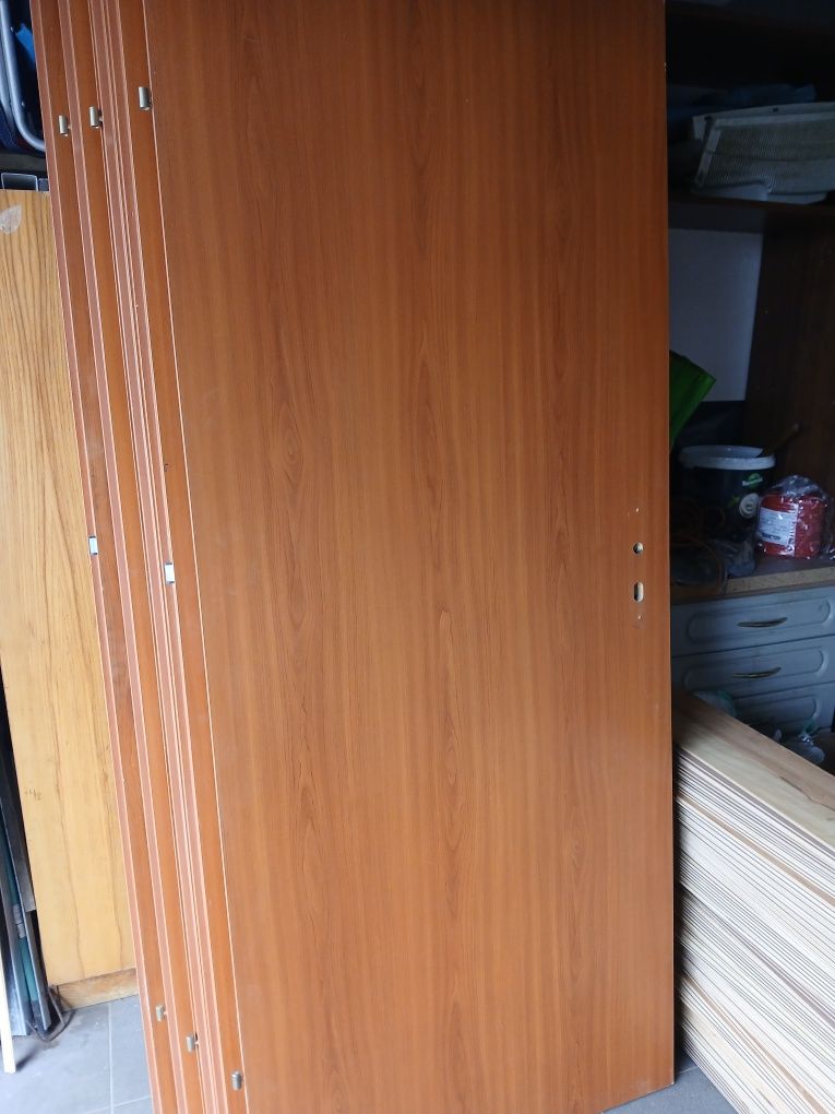 Drzwi wewnętrzne wraz z ośnieżnicami