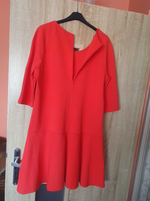 Sukienka w kolorze ceglastym